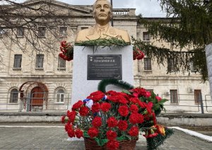 В Севастополе открыли памятник контр-адмиралу Владимиру Герасимову