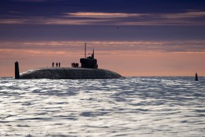 На новых атомных подлодках "Князь Олег" и "Новосибирск" подняли военно-морские флаги