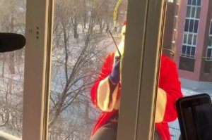 «Новогодний десант» высадился на крыше Российской детской клинической больницы