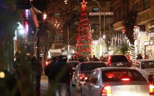 Дыхание праздника: Дамаск украсили гирляндами и елками