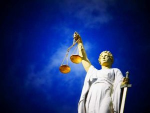Подростки из Португалии подали в суд на три десятка стран