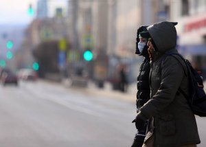 Красноярцам дали советы по ношению защитных масок в мороз. Рекомендациями поделились в Роспотребнадзоре