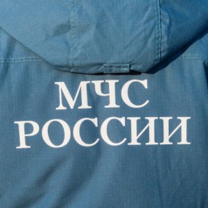 Московские спасатели подарили социально уязвимым москвичам пожарные извещатели