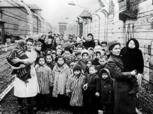 В России "теряли" День памяти жертв холокоста: история одной даты. Кому в российских школах мог помешать день освобождения Аушвица.