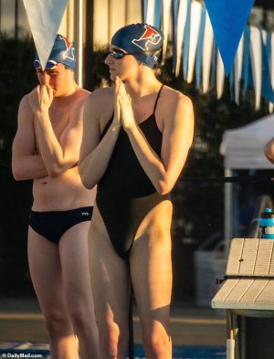 В США пловчихи заявили, что им некомфортно в раздевалке с транс-женщиной