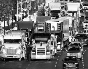 Дальнобойщики США начали формировать конвой для марша на Вашингтон