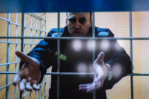 Алексею Навальному добавили обвинений   (По совокупности преступлений господину Навальному, отбывающему 2,5-летний срок, грозит до 15 лет лишения свободы)