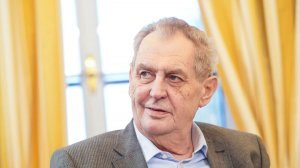 Земан: нет доказательств, что агенты спецслужб РФ проникли на склады в Врбетице