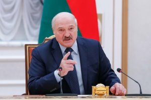 Лукашенко пригрозил ответить, если Украина начнет войну против Донбасса