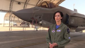 Первая в мире женщина-пилот с первой же попытки разбила истребитель F-35