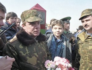 Боевой генерал Громов ответил паркетному генералу Ивашову    (Выводивший с честью войска из Афганистана, ответил тому, чья жизнь в армии была «ухоженной»)