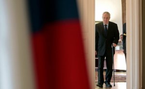 Земан призвал отключить Россию от SWIFT