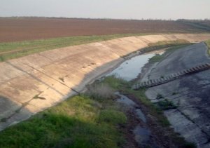 Российские военные взорвали дамбу, блокировавшую воду Днепра для Крыма