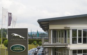 [Санкции]Jaguar Land Rover заявила о приостановке отгрузки автомобилей в Россию
