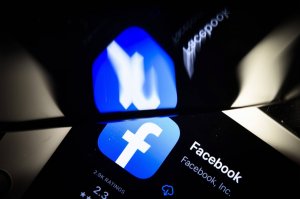 Роскомнадзор заблокировал Facebook на территории России