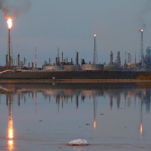 Официальные лица США едут в Венесуэлу...за нефтью