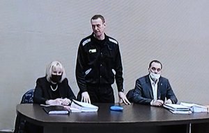 Прокурор просит назначить Навальному 13 лет заключения