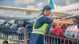 В Пизе сотрудники аэропорта выступили против отправки на Украину оружия под видом гумпомощи