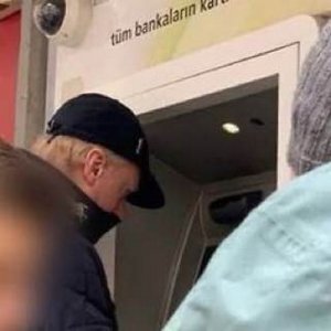 Эрдоган пригрозил России санкциями, если Чубайс останется в Турции. Чубайс в Стамбуле снимает в банкомате все деньги Турции