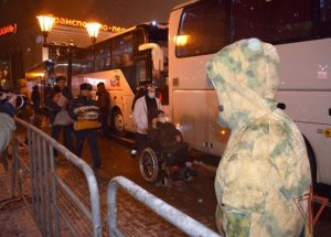 Военнослужащие Росгвардии обеспечили правопорядок во время встречи поезда с беженцами из ДНР и ЛНР в Казани