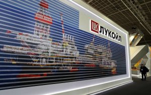 "Лукойл" увидел риски остановки НПЗ из-за избытка мазута