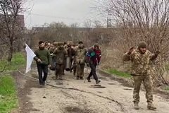 Более тысячи военнослужащих ВСУ сдались в плен в Мариуполе