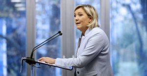 Ле Пен пообещала вывести Францию из командования НАТО