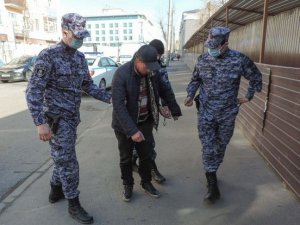 В Казани сотрудники УВО Росгвардии задержали подозреваемого, ранившего знакомого разбитой бутылкой