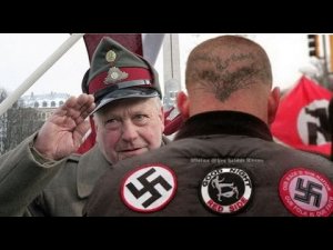 В Риге арестовали российских моряков за попытку закрасить свастику на флаге РФ