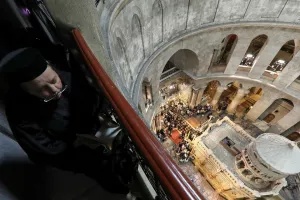 Благодатный огонь сошел в храме Гроба Господня