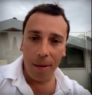 «...плывет по течению и подванивает.....Так и не стал нормальным человеком»  (Депутат Милонов разочаровался в Максиме Галкине)