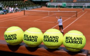 Roland Garros не будет отстранять россиян и белорусов от турнира