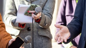 Франция возмутилась прекращением работы французских СМИ в Мали и потребовала свободы слова