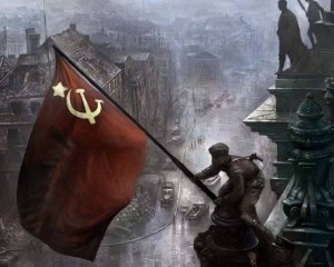 30 апреля 1945 года. Советские воины водрузили Знамя Победы над рейхстагом в Берлине.