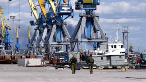Порт Мариуполя начали приводить в порядок