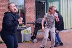 Украинских беженок сняли пляшущими под русскую попсу в Дании