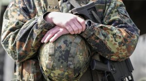 Der Spiegel: более 120 000 человек подписали призыв к Шольцу не поставлять Украине оружие