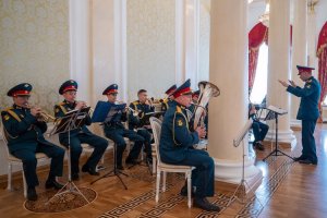 Военный оркестр казанского полка Росгвардии обеспечил музыкальное сопровождение Пасхального бала в столице Татарстана