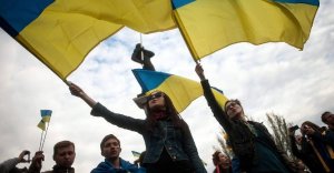 Опрос показал, что большинство украинцев выступает против сноса советских памятников