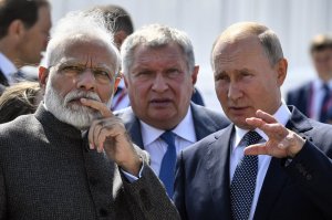 "В то время как Европа, возможно, отходит от закупок сырой нефти из России, она стремится покупать ту же нефть после ее переработки в Индии"