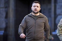 Решение президента Украины Владимира Зеленского пригласить канцлера Германии Олафа Шольца на День Победы в Киев является беспрецедентной провокацией. Об этом заявила немецкая журналистка Алиса Шварцер