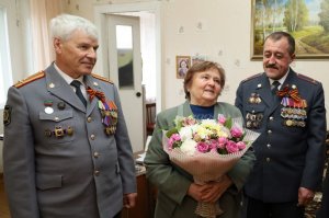 В Управлении вневедомственной охраны Росгвардии по Республике Татарстан принимают поздравления с Днем Великой Победы фронтовики и труженики тыла