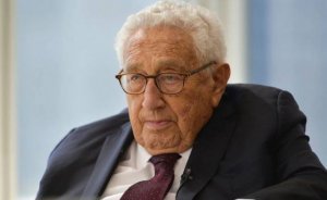 Экс-госсекретарь США Генри Киссинджер во время выступления на Всемирном экономическом форуме в Давосе заявил, что Киев должен пойти на переговоры с Россией, даже если от него потребуются уступки