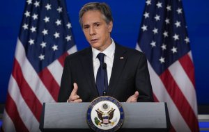 [Наездники] Вашингтон считает, что существовавший на протяжении 75 лет миропорядок был основан на принципах, которые «гарантировали мир и процветание». Россия и Китай -  угроза  и вызов ему