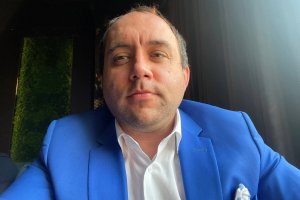 «Переход из Instagram в TenChat – это как переезд в другой район» – основатель соцсети Семен Теняев