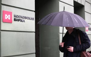 Курс доллара на Мосбирже превысил 67 рублей впервые с 12 мая. Евро превысил 71 рубль впервые с 11 мая