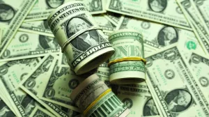 Силуанов назвал доллар и евро токсичными фантиками