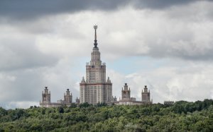 «11 апреля Болонская группа объявила решение прекратить представительство России и Республики Беларусь во всех структурах Болонского процесса», сообщил заместитель главы Минобрнауки Дмитрий Афанасьев