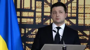 [Что они там курят?]Зеленский поддержал идею ввести визы для россиян