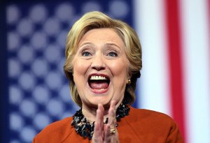 Клинтон назвала переговоры Киева и Москвы преждевременными